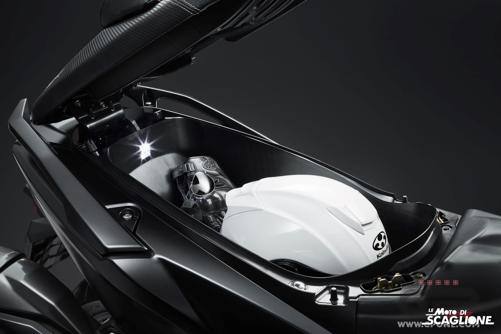 kymco_ak550_044