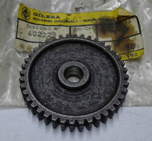 INGRANAGGIO COMANDO POMPA GILERA ARCORE 150 5V ORIGINALE 402229